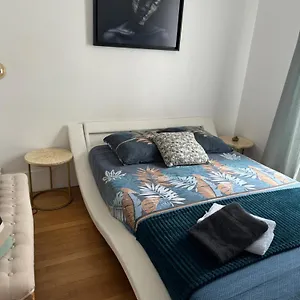  Appartement Guest Nearby Champs Elysees
